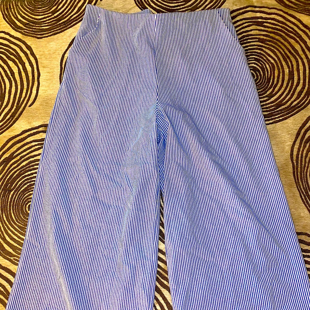 super cute wide leg pant- white and blue stripe